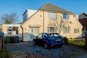 2 bedroom Flat for s...